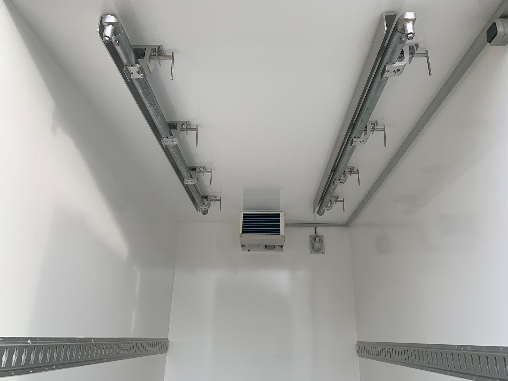 1 Remorque frigorifique WM MEYER AZK 2730/180 - 60/60 K - Rails à viande – Bild 1